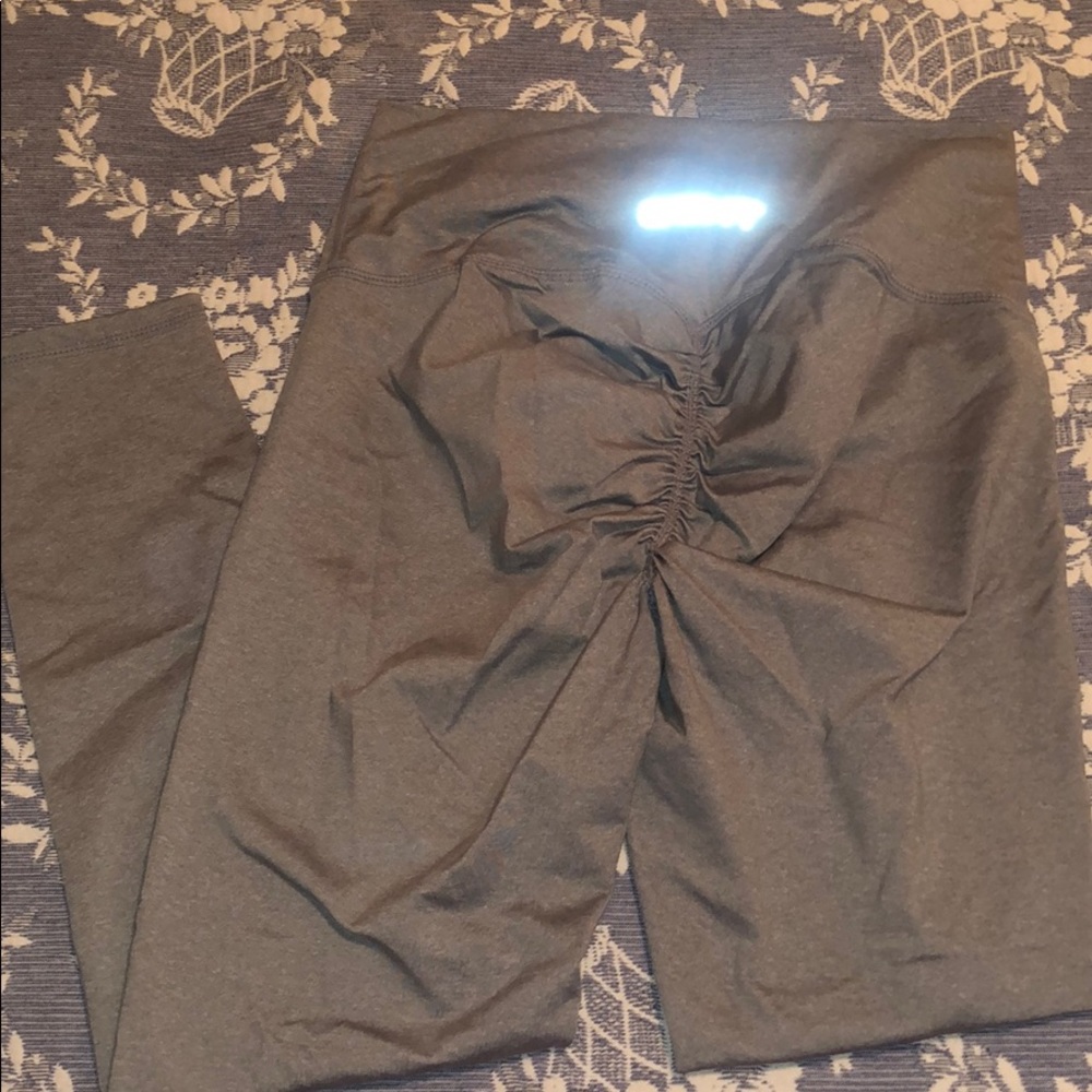 Echt scrunched arise leggings